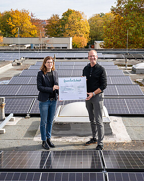 Übergabe Spende energreen an die Stadt Fürth PV Gustav Schickedanz Schule